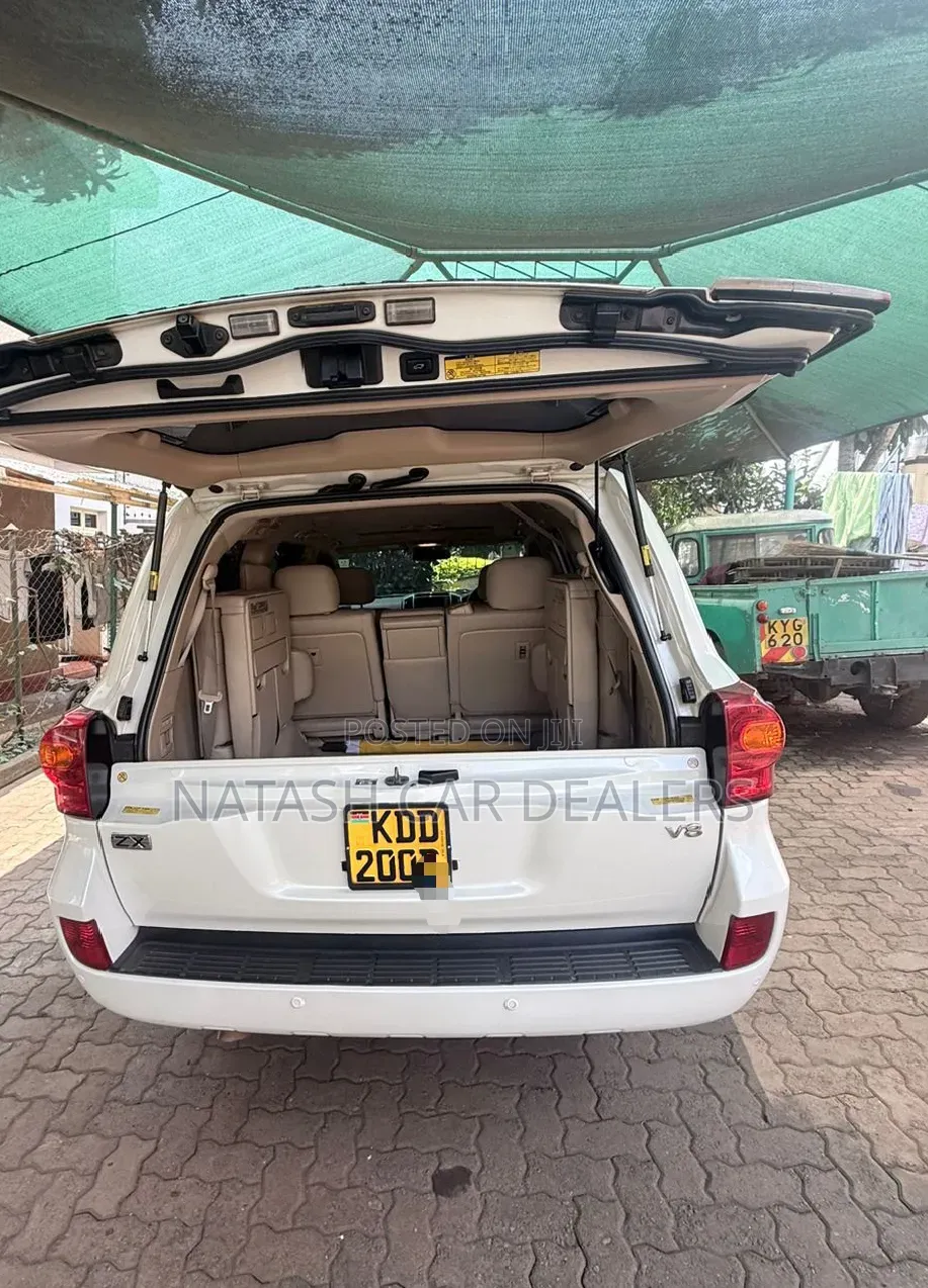 Toyota Land Cruiser 2014 White
