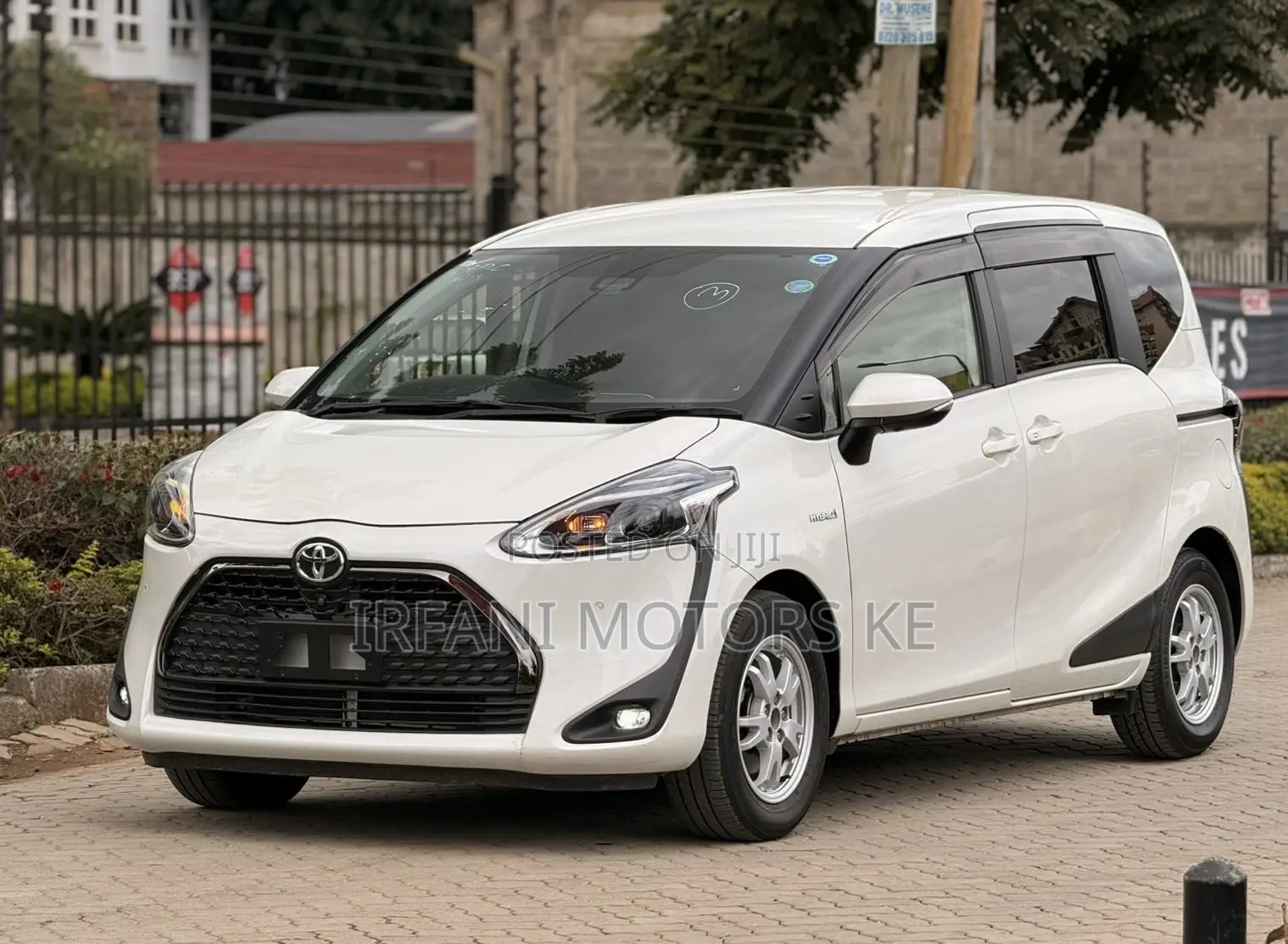 Toyota Sienta 1.5 Hybrid FWD 2019 White