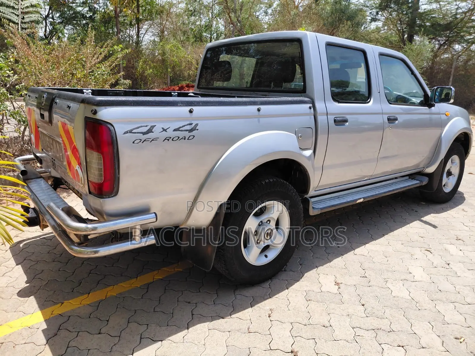 Nissan Hardbody 2005 Silver