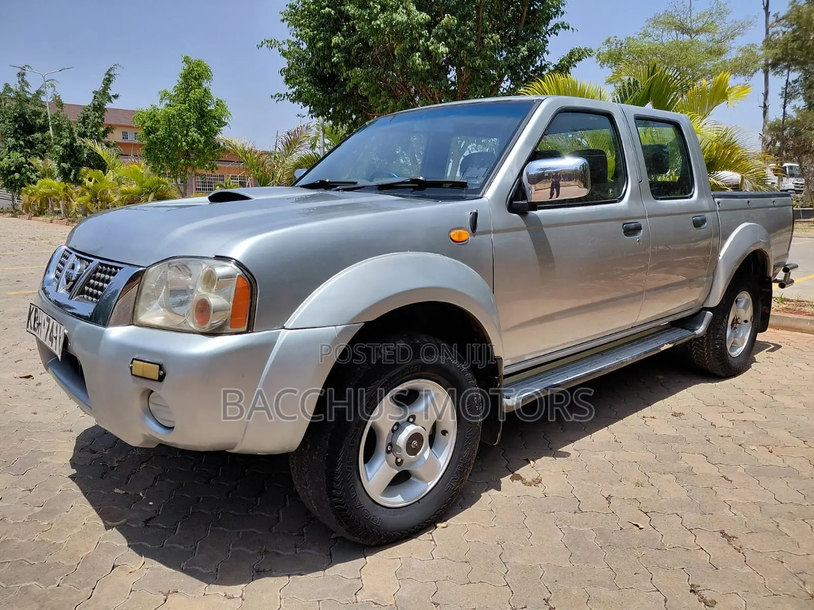 Nissan Hardbody 2005 Silver