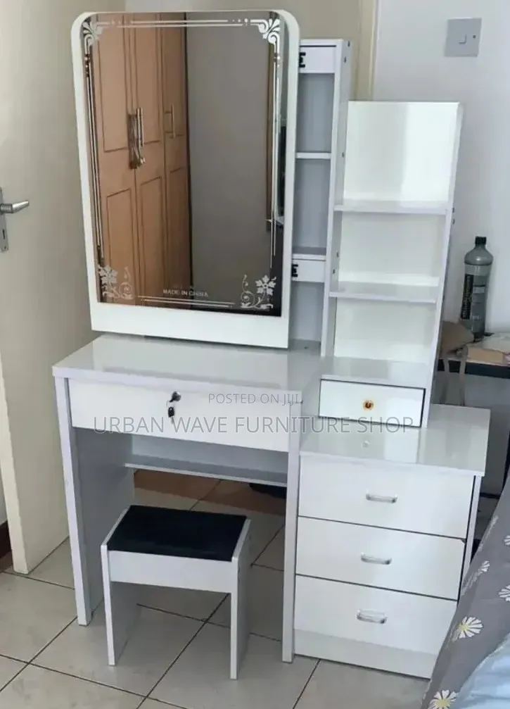 Dressing/Make Up Station