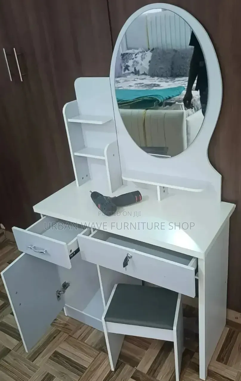 Dressing/Make Up Station