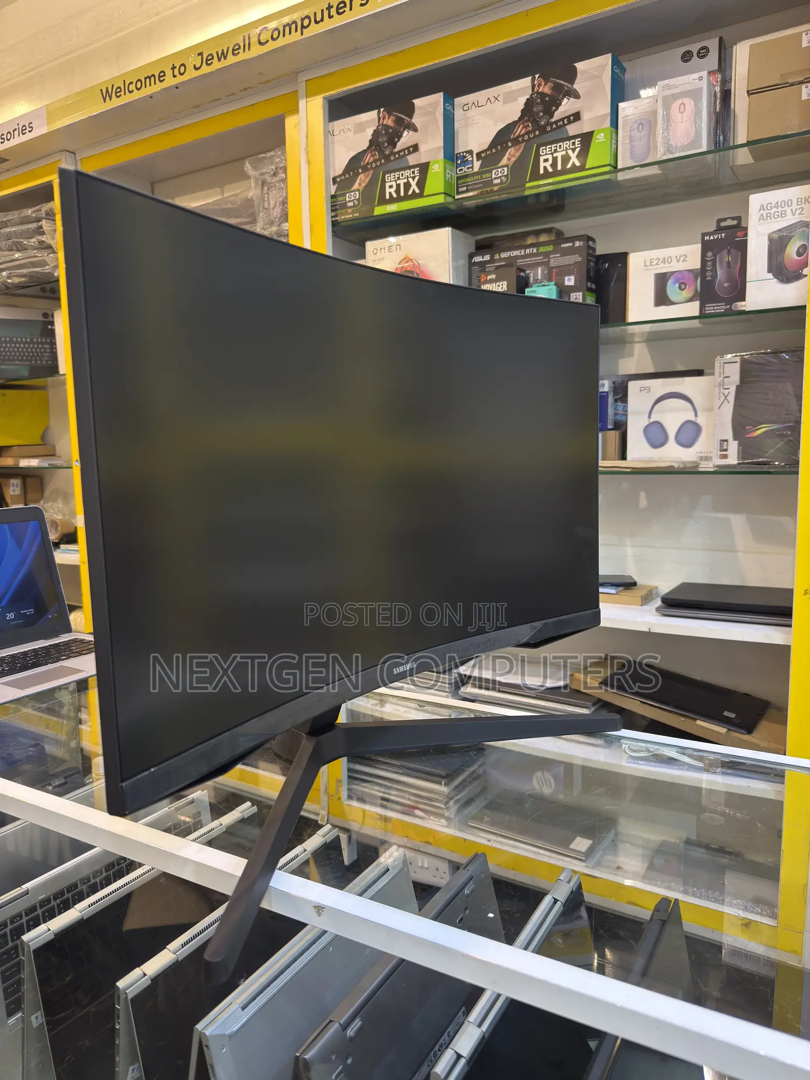 Samsung Odessey G5 32” 165Hz QHD Curved Gaming Monitor-Ls32cg552emxue)