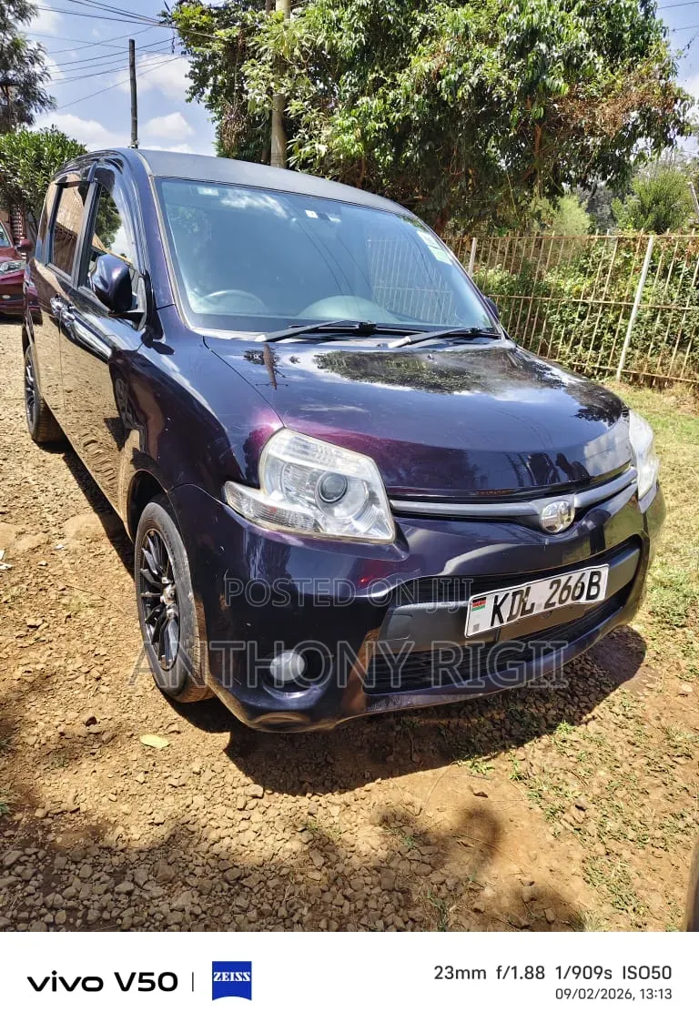 Toyota Sienta 2015 Burgundy