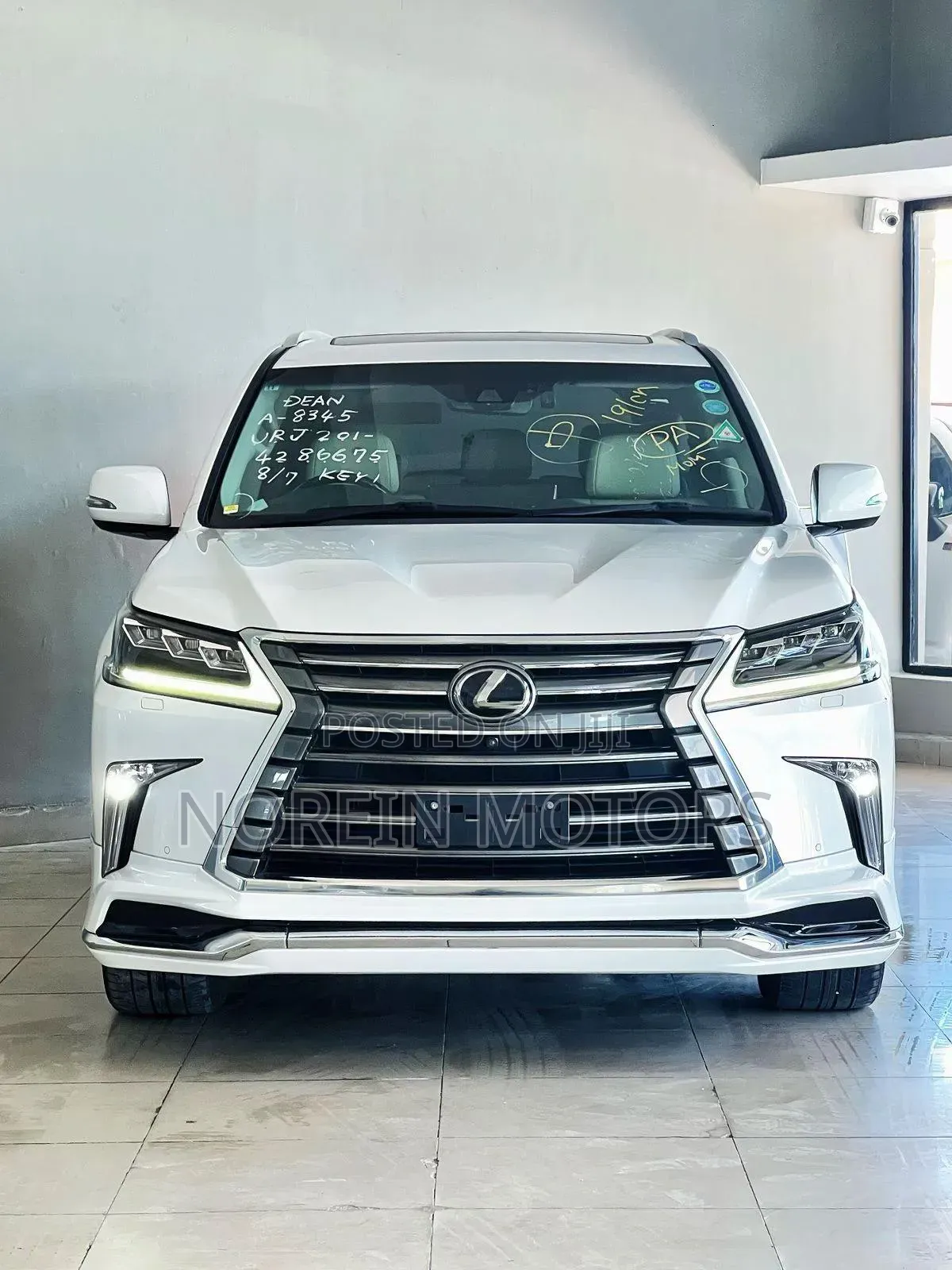 Lexus LX 2019 Off white