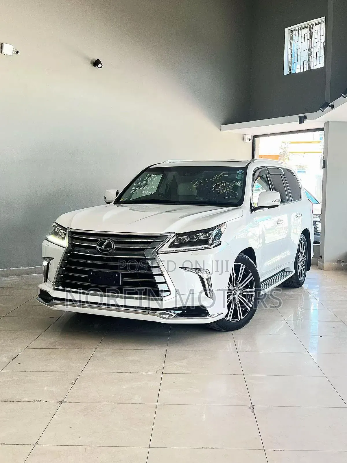 Lexus LX 2019 Off white