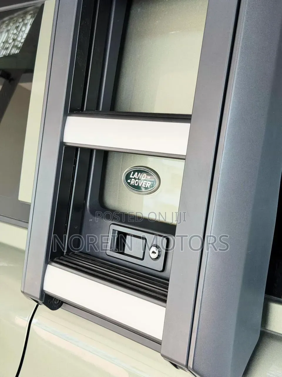 Land Rover Defender 2021