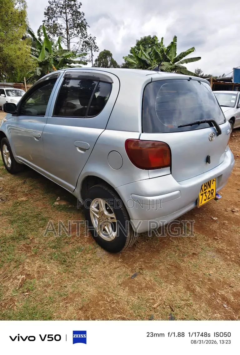 Toyota Vitz 2004 Blue