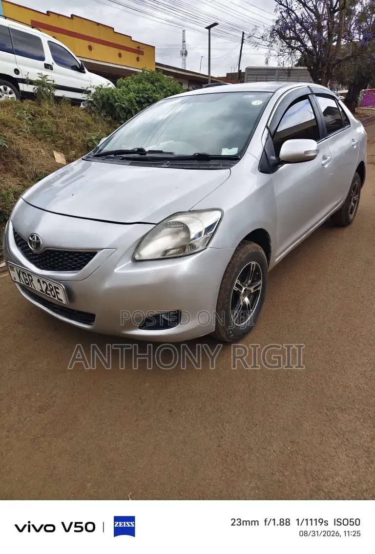 Toyota Belta 2010 Silver
