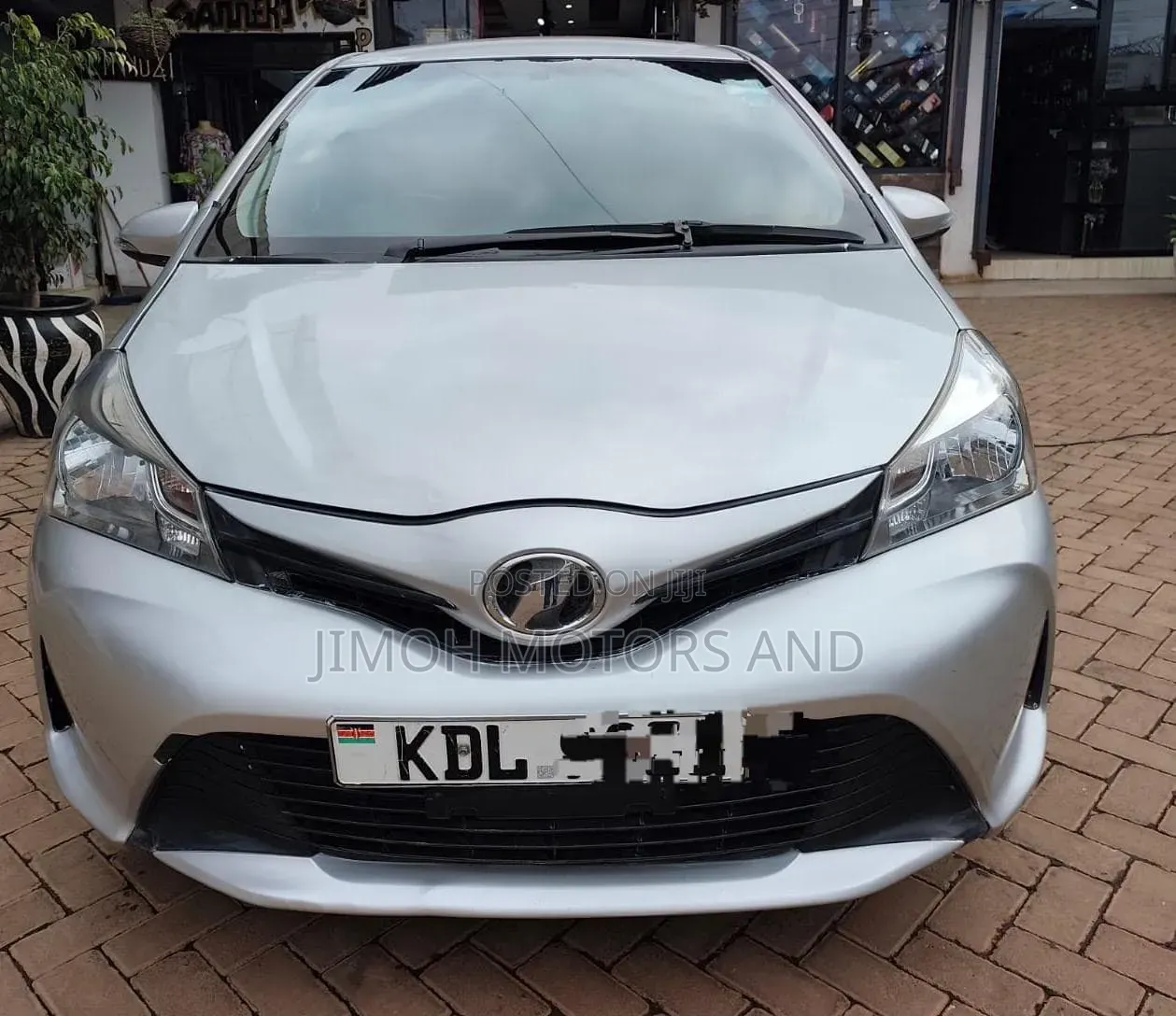 Toyota Vitz 2016 Silver