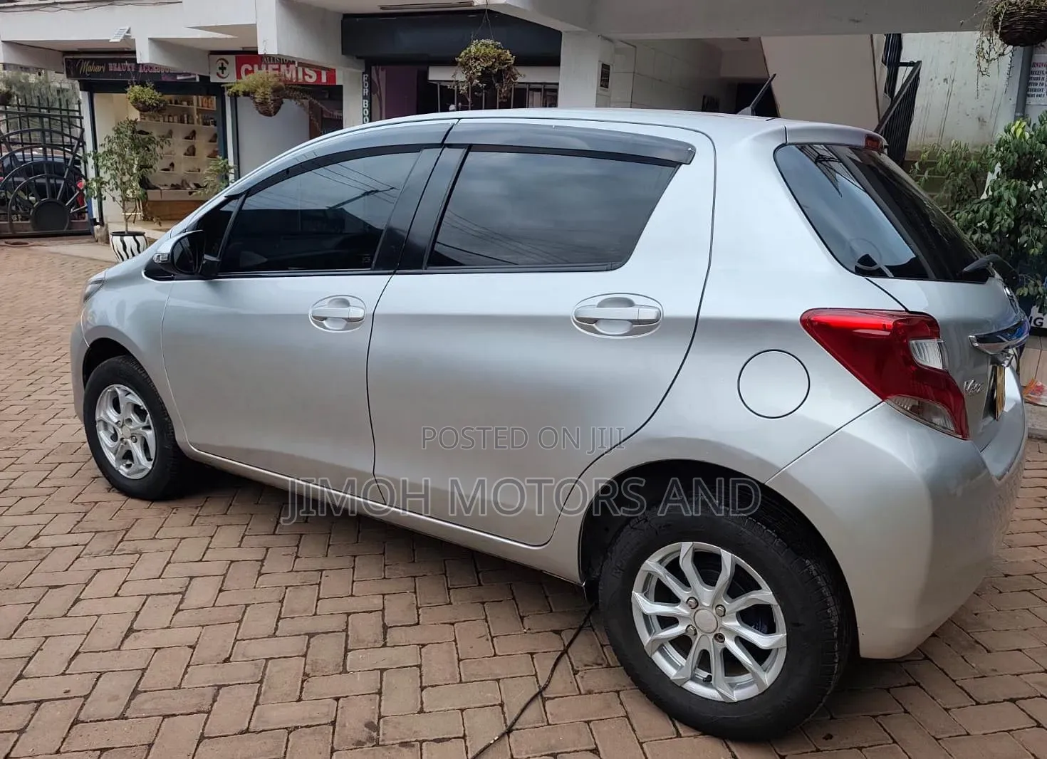 Toyota Vitz 2016 Silver