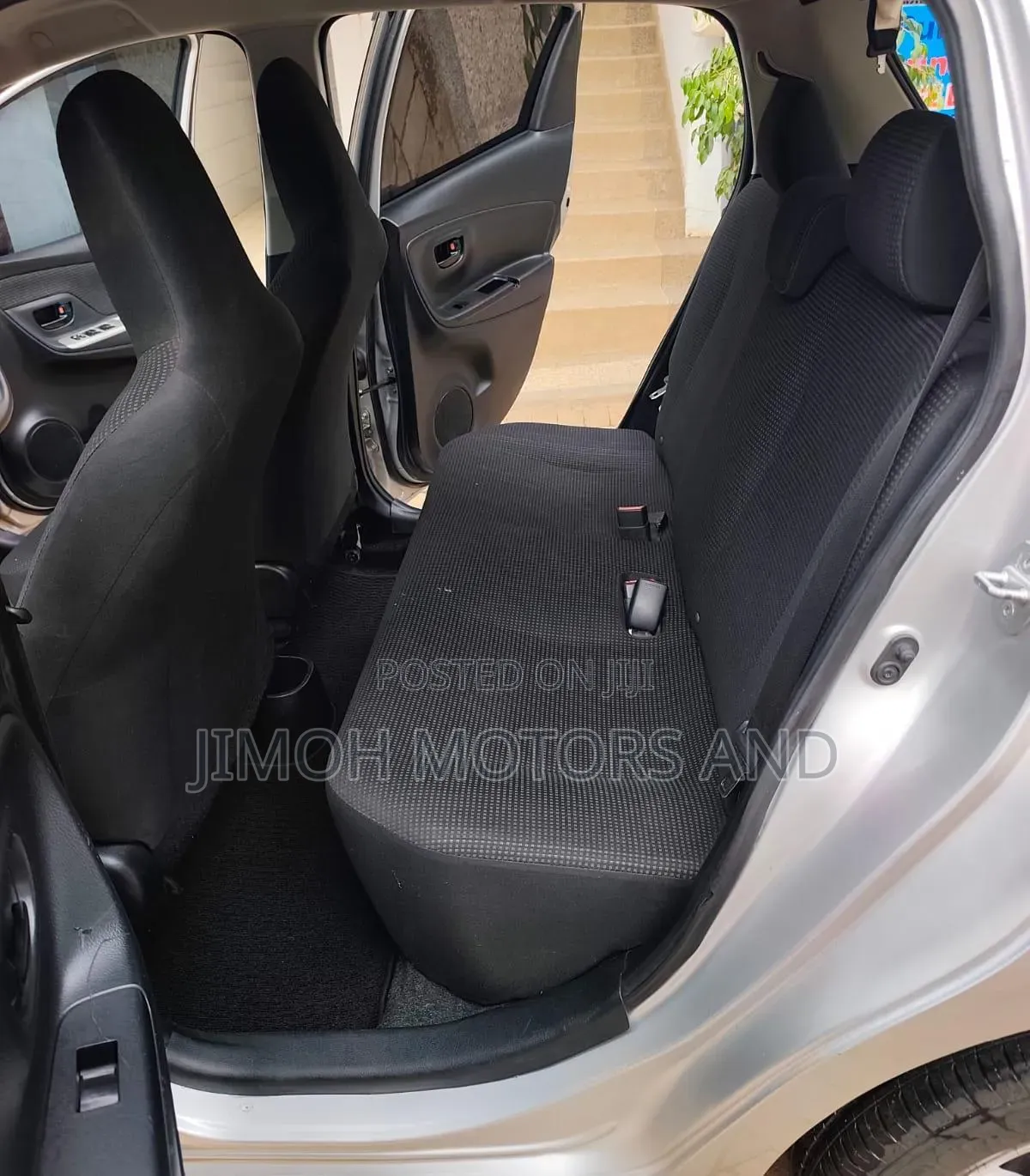 Toyota Vitz 2016 Silver