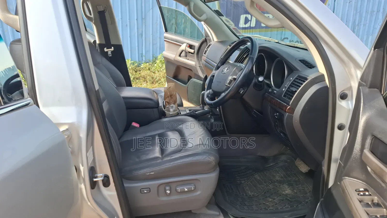 Toyota Land Cruiser 4.6 V8 ZX 2010 Silver