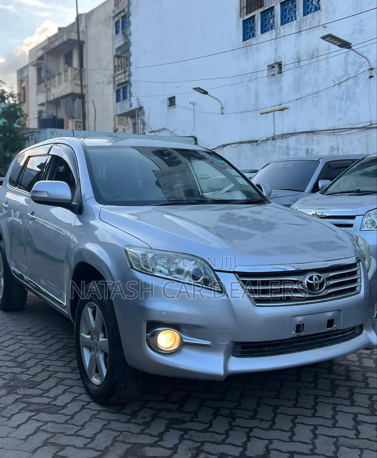 Toyota Vanguard 2011 Silver