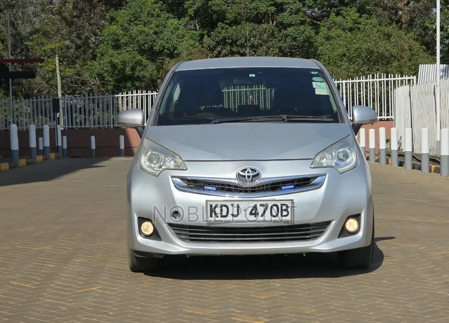 Toyota Ractis 2015 Silver