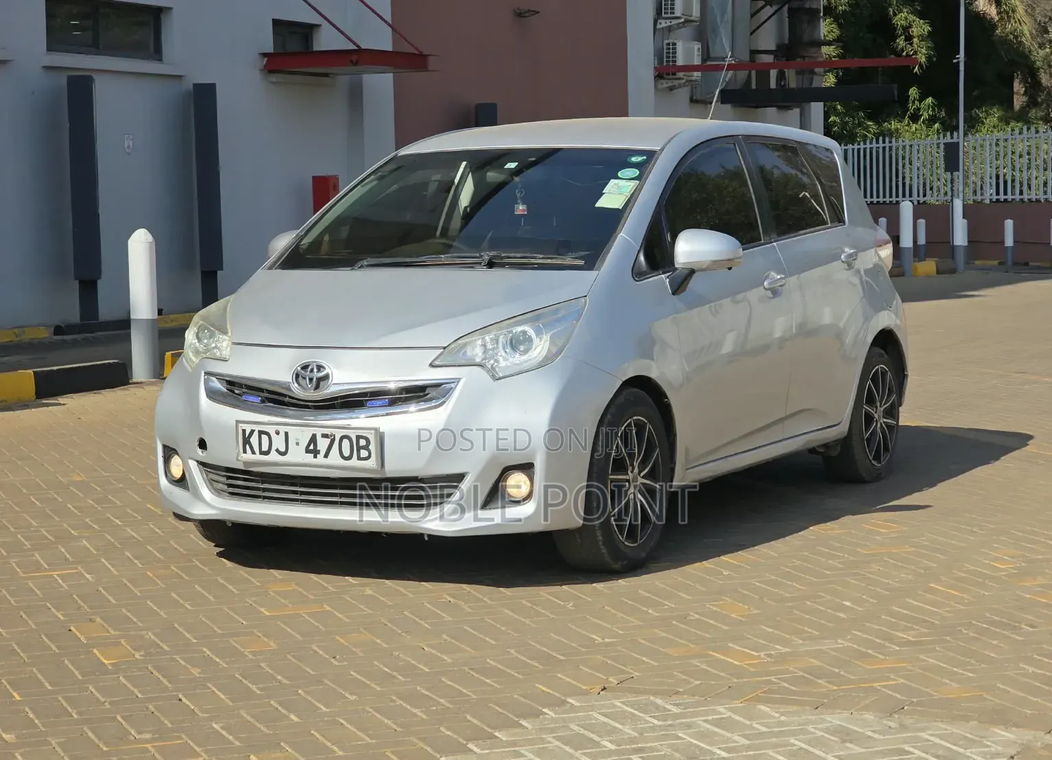 Toyota Ractis 2015 Silver