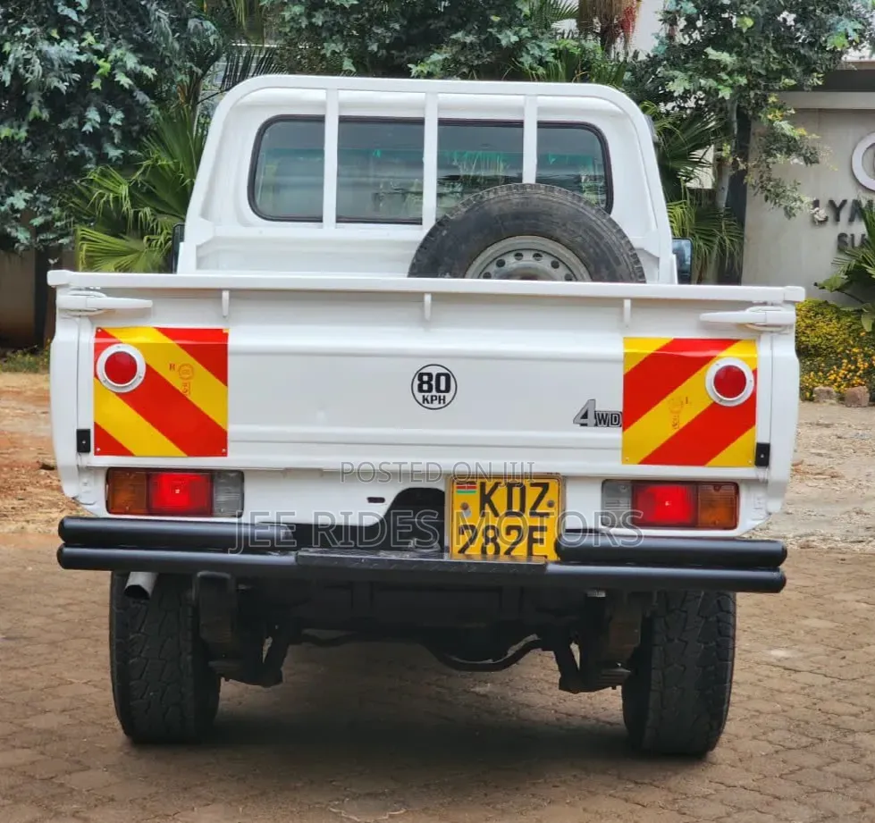 Toyota Land Cruiser 2013 White
