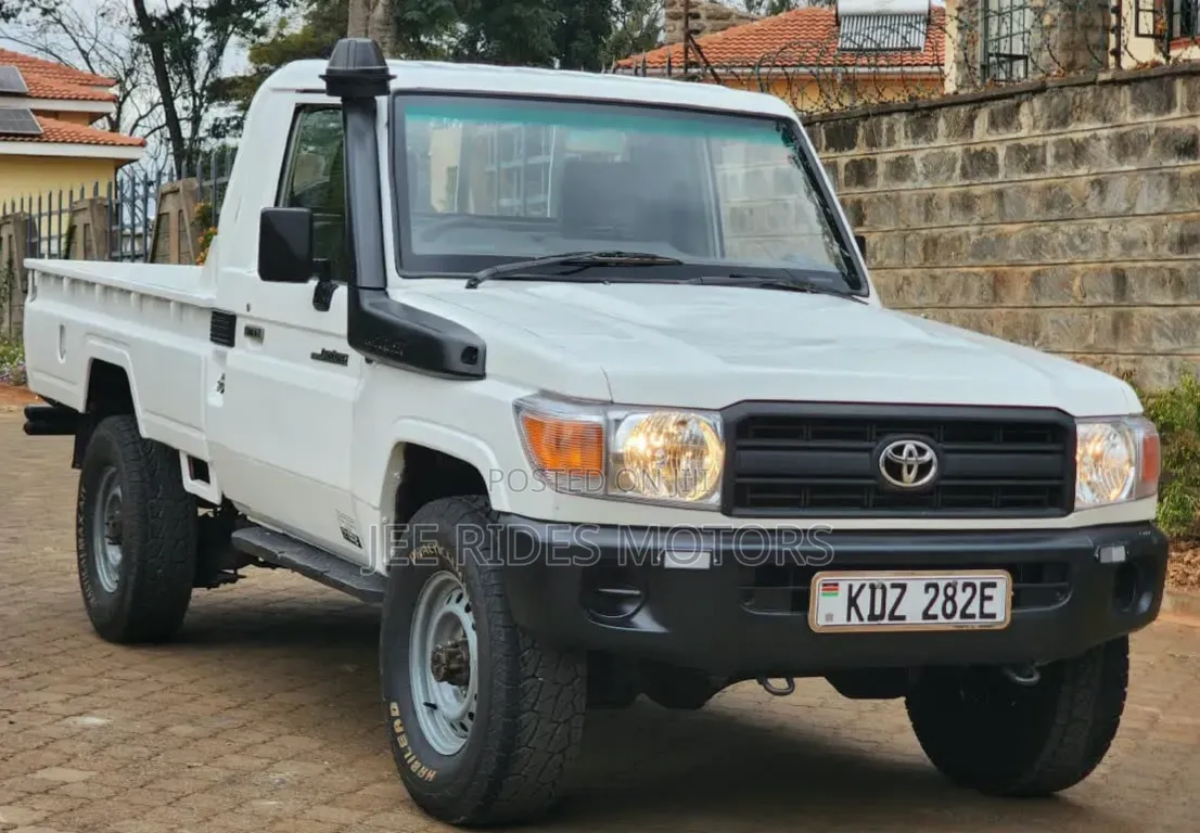Toyota Land Cruiser 2013 White