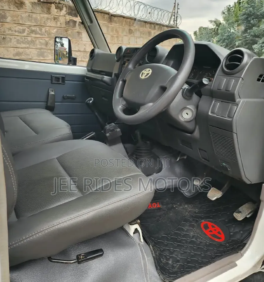 Toyota Land Cruiser 2013 White