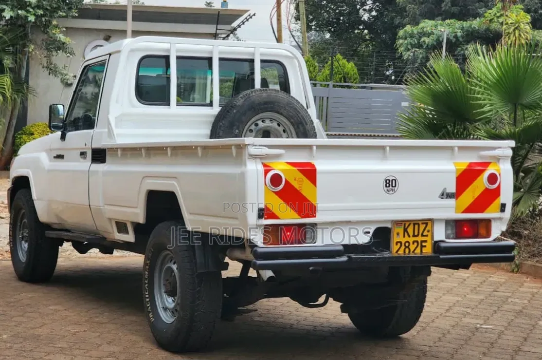 Toyota Land Cruiser 2013 White