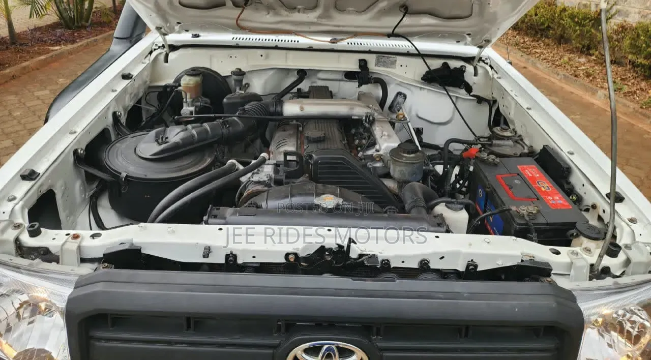 Toyota Land Cruiser 2013 White