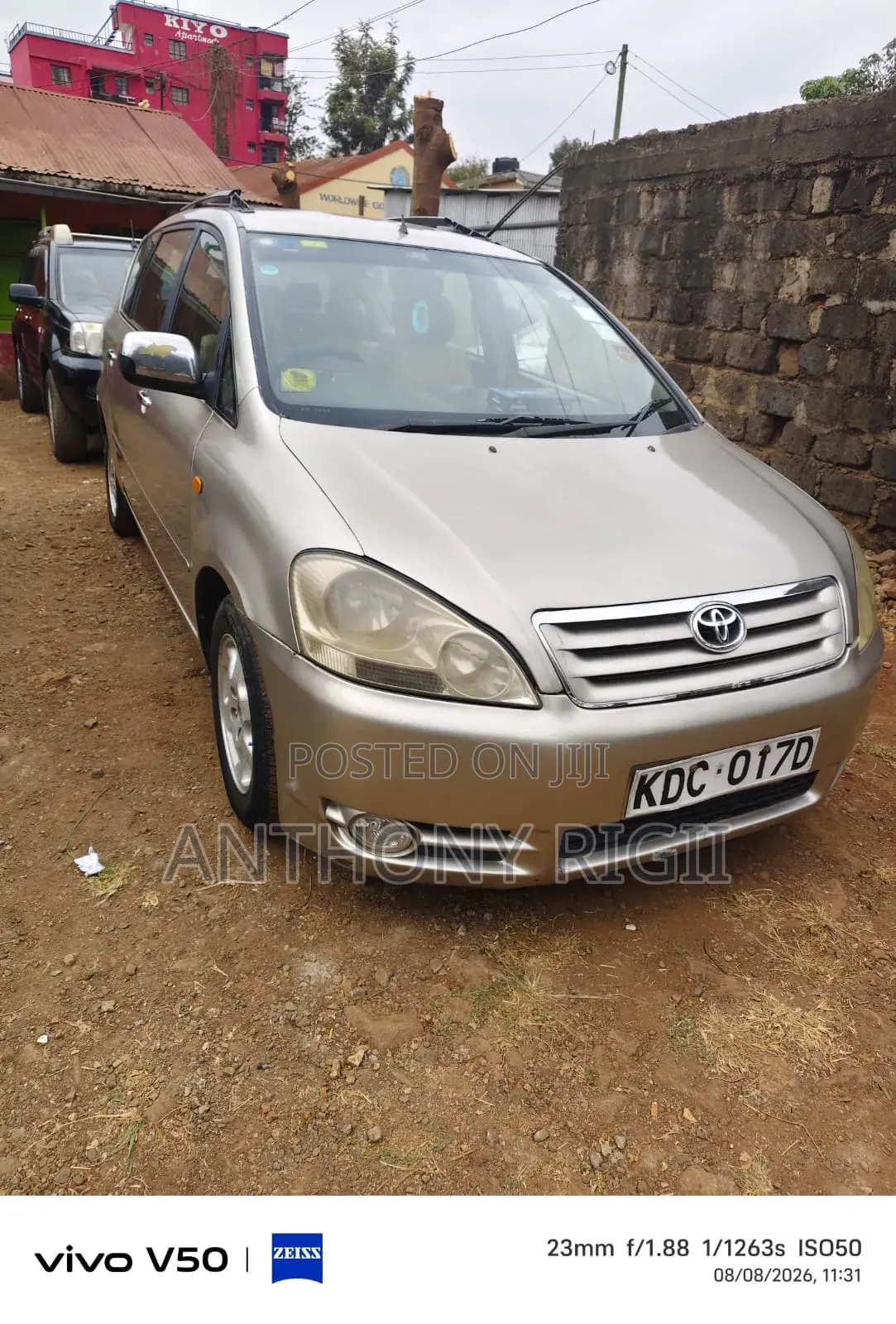 Toyota Ipsum 2004 Gold