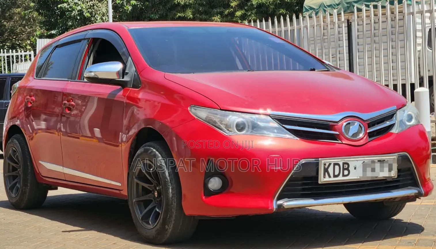 Toyota Auris 2015 Red