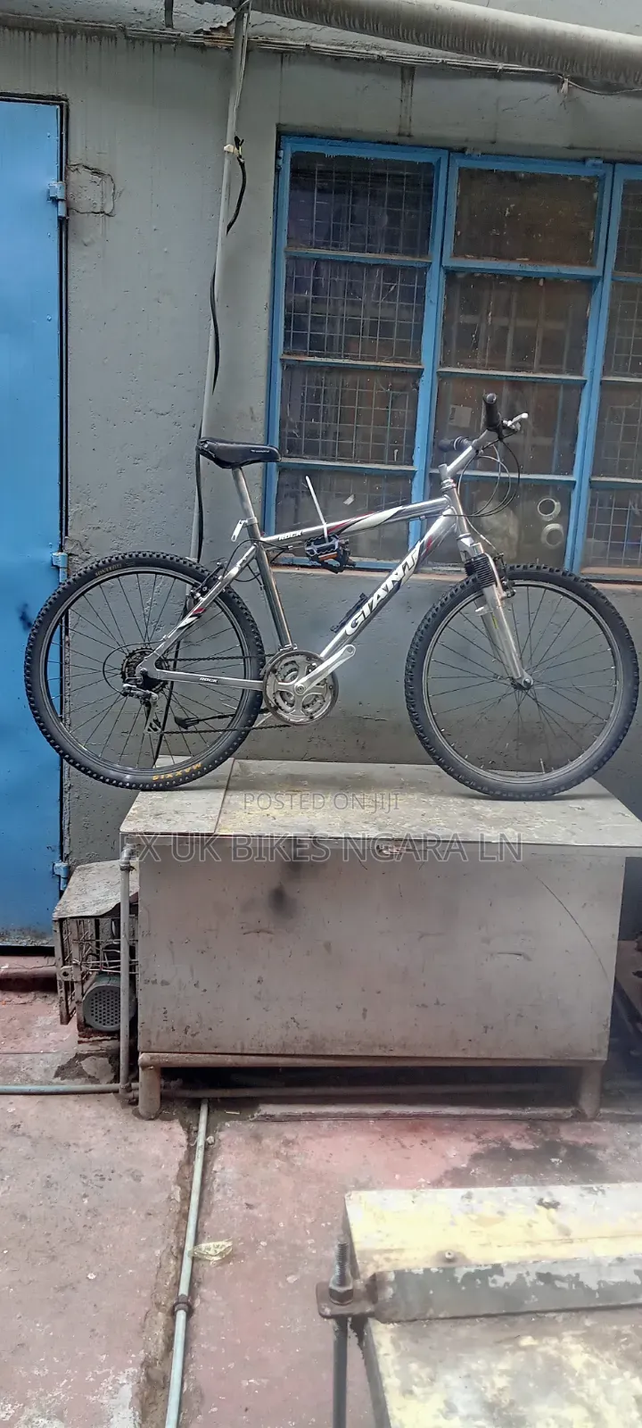 Ex UK Size 26 Aluminum GIANT BICYCLE 21 SPEED