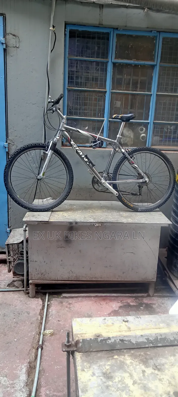 Ex UK Size 26 Aluminum GIANT BICYCLE 21 SPEED