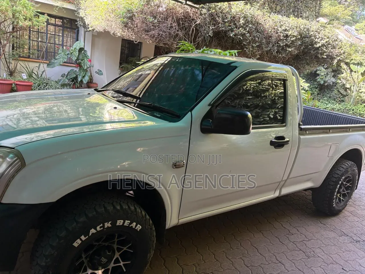 Isuzu D-MAX 2010 White