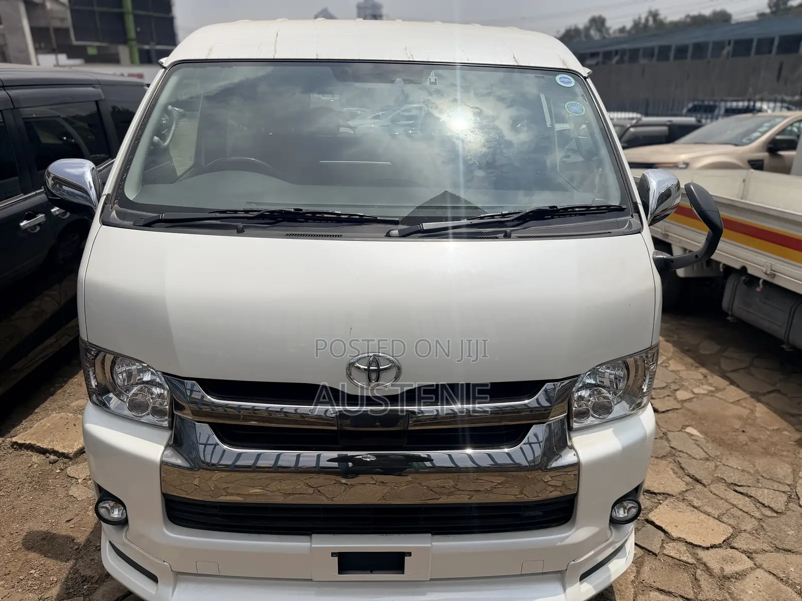 Toyota HiAce 2018 White