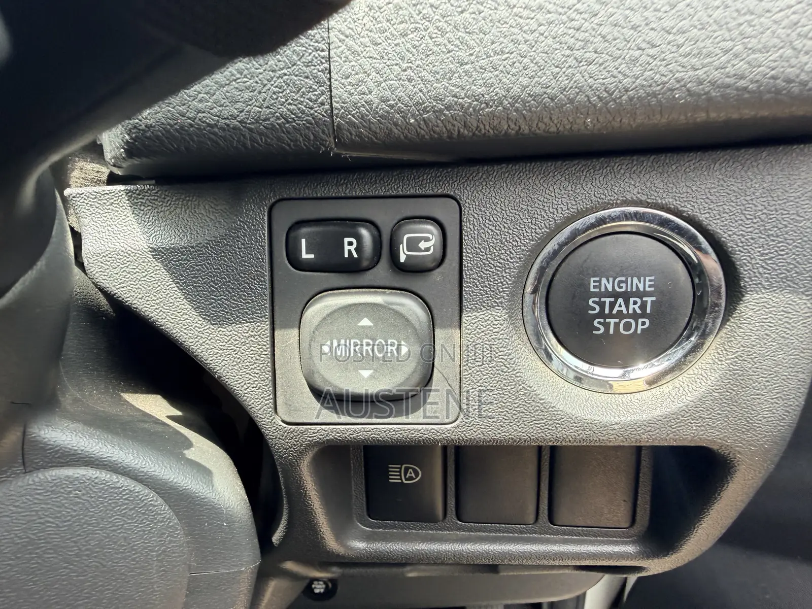 Toyota HiAce 2018 White