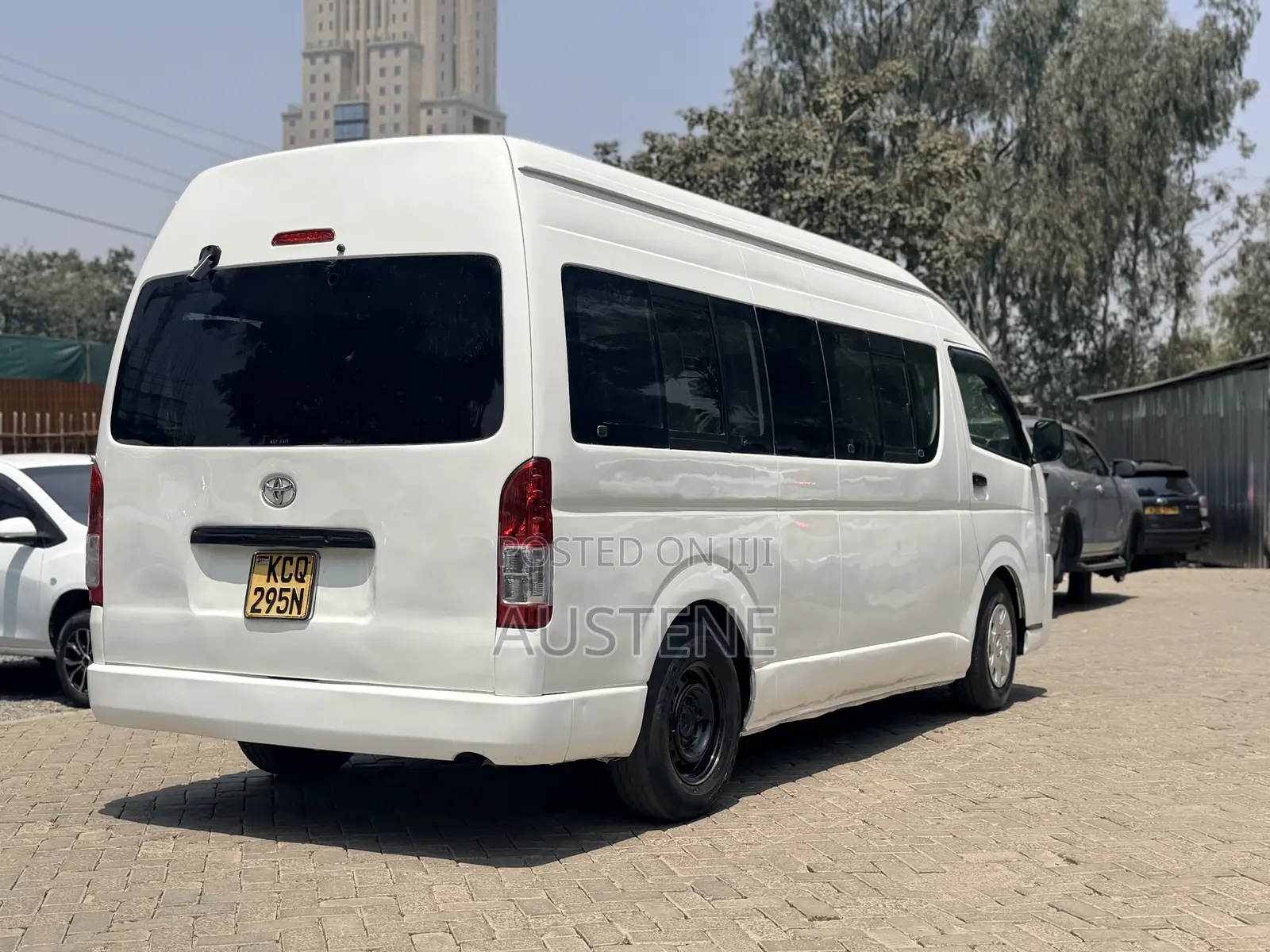 Toyota HiAce 2013 White