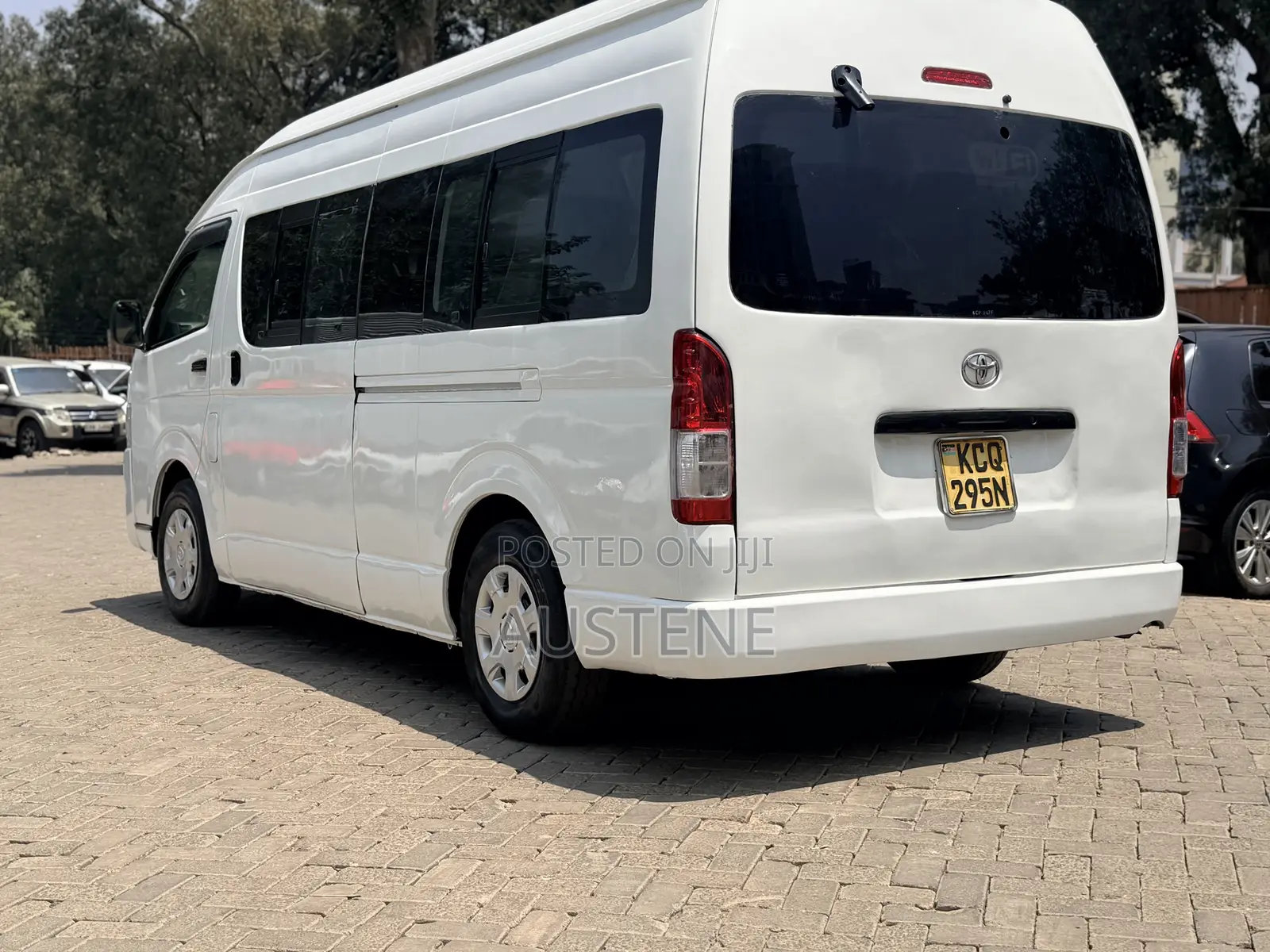 Toyota HiAce 2013 White