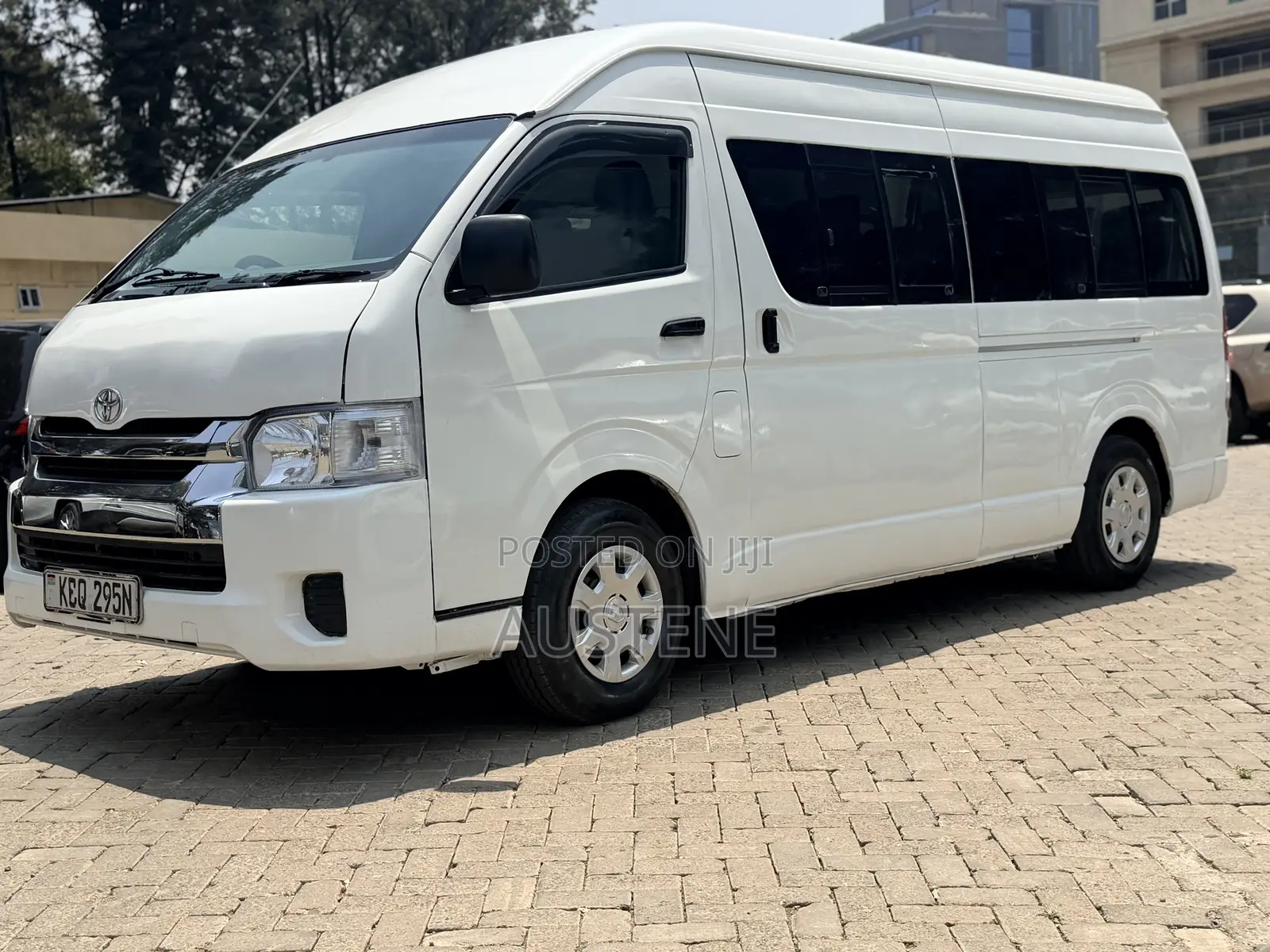 Toyota HiAce 2013 White