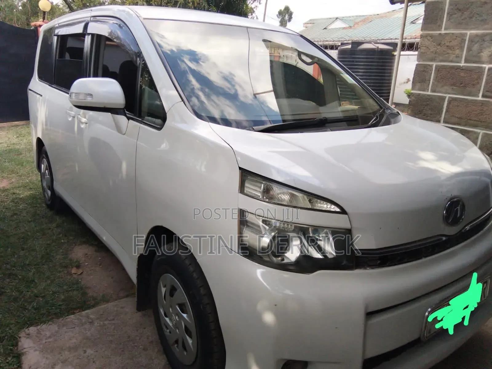 Toyota Noah 2013 White