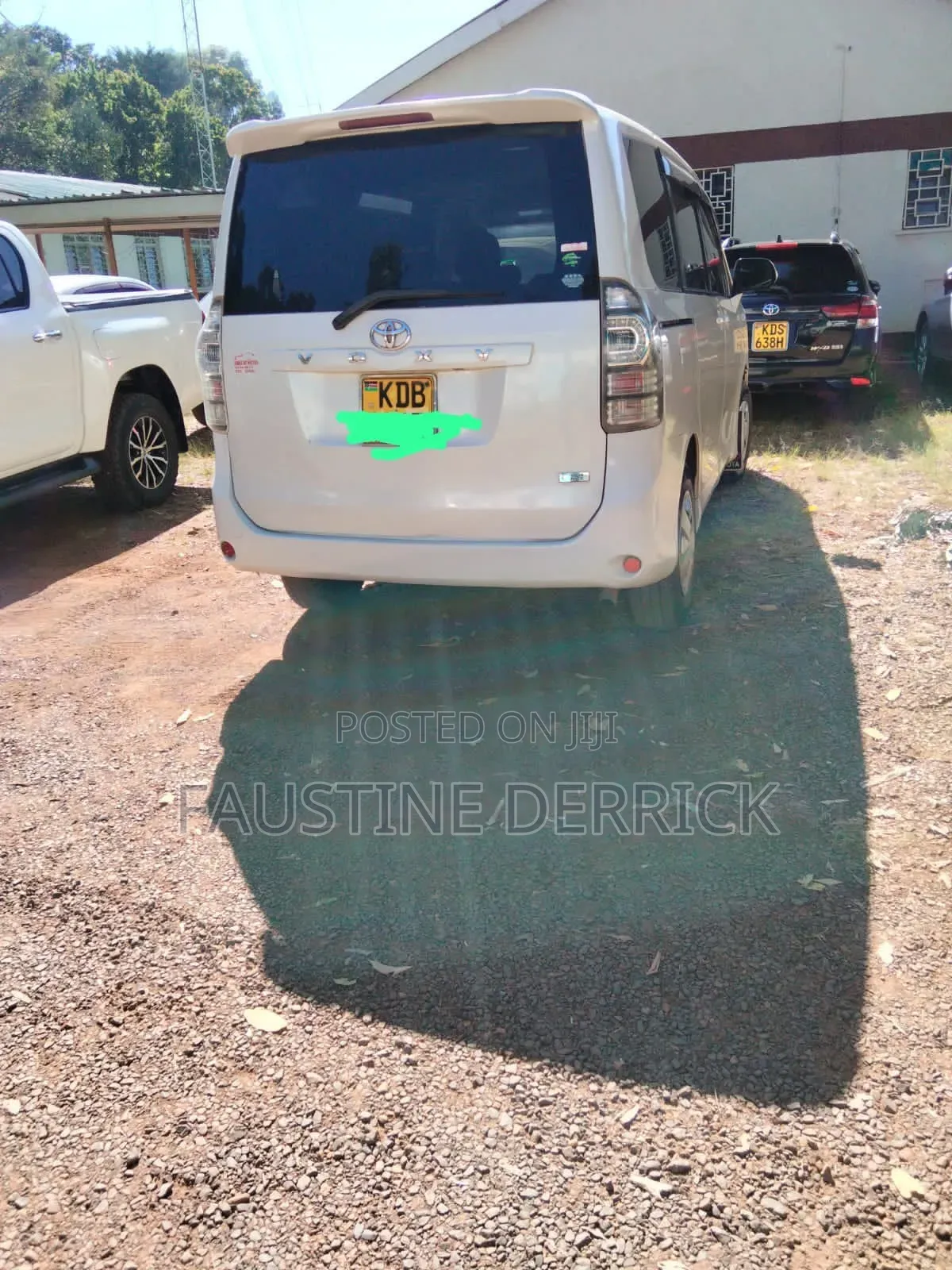 Toyota Noah 2013 White