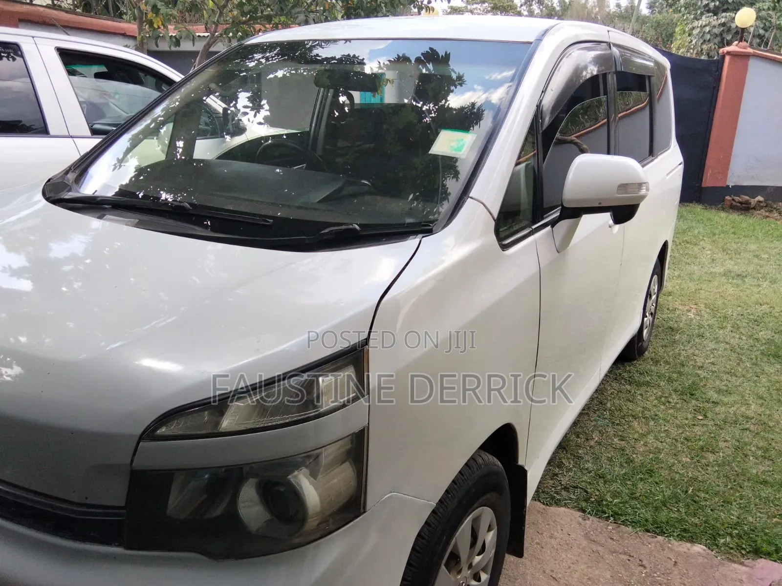 Toyota Noah 2013 White