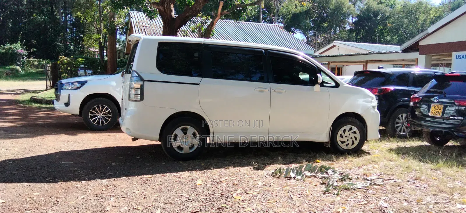 Toyota Noah 2013 White