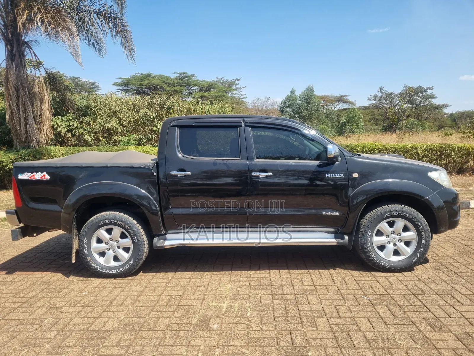 Toyota Hilux 2012 Black