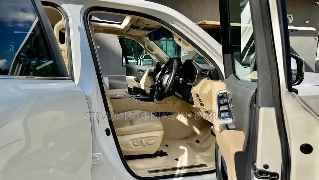 Toyota Land Cruiser LC300 2023 Beige