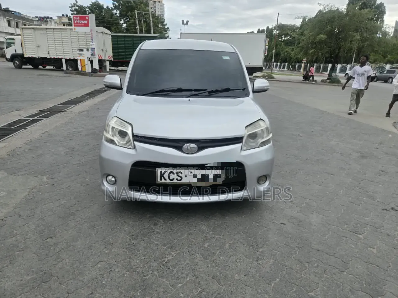 Toyota Sienta 2011 White