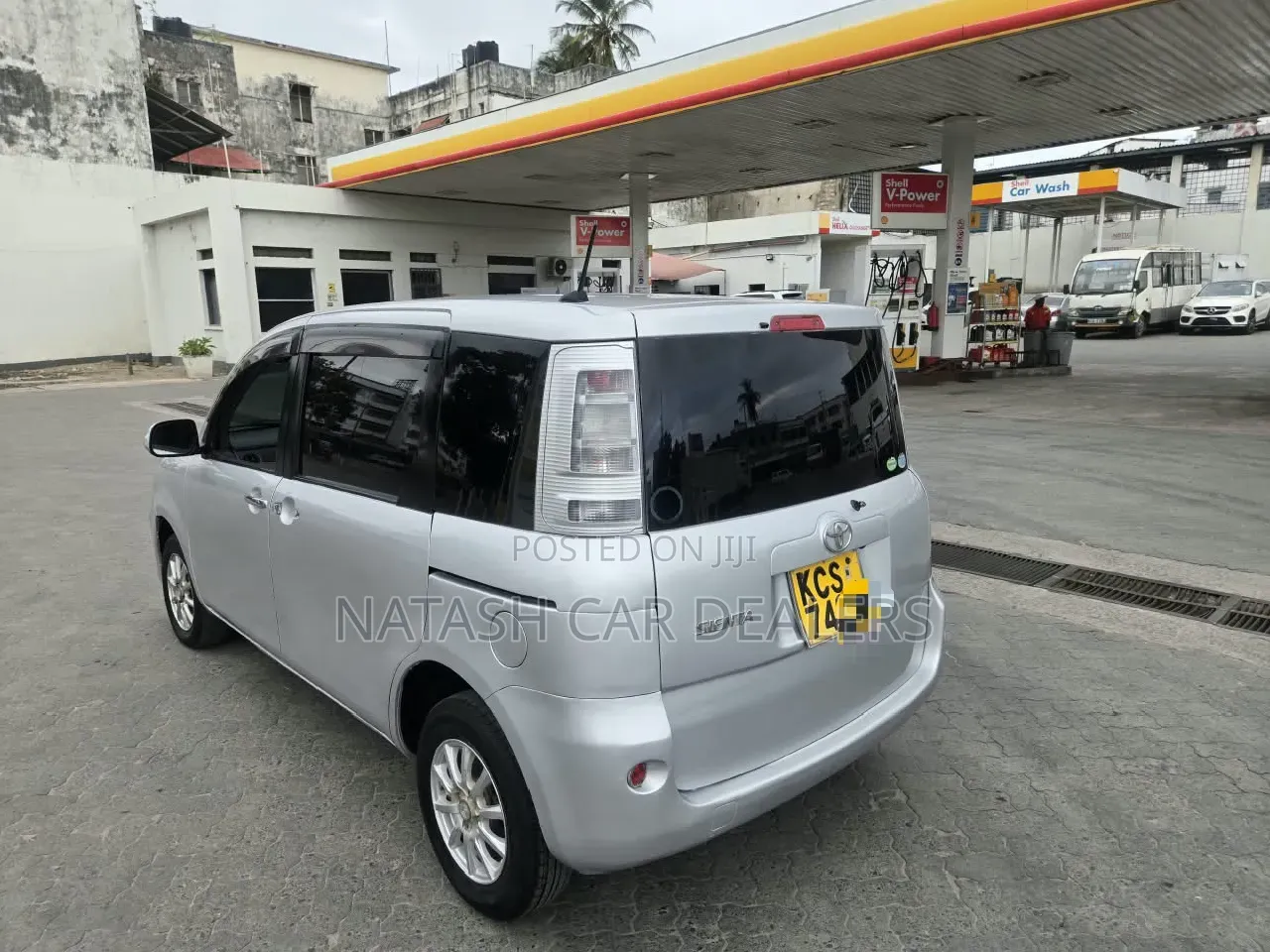 Toyota Sienta 2011 White
