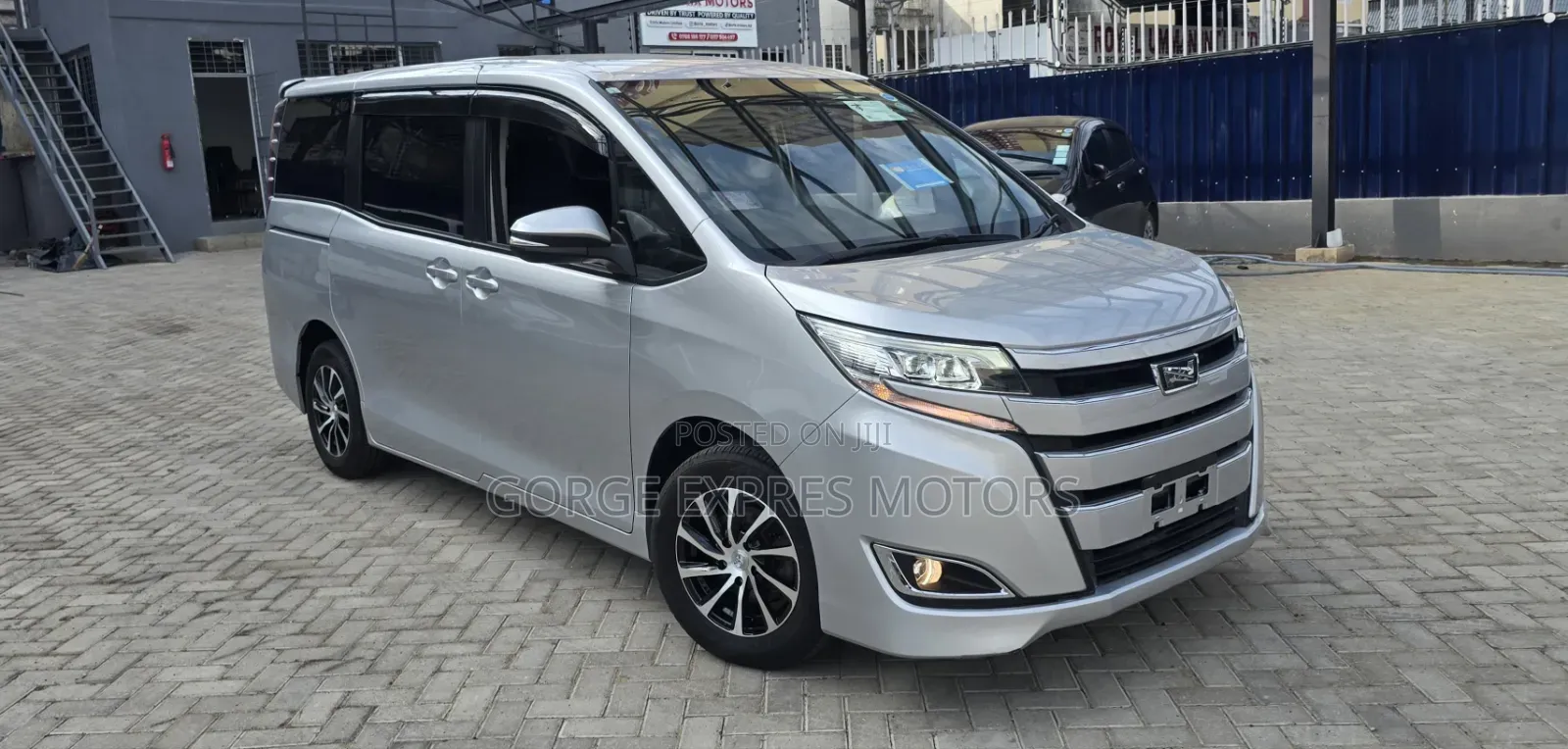 Toyota Noah 2019 Silver