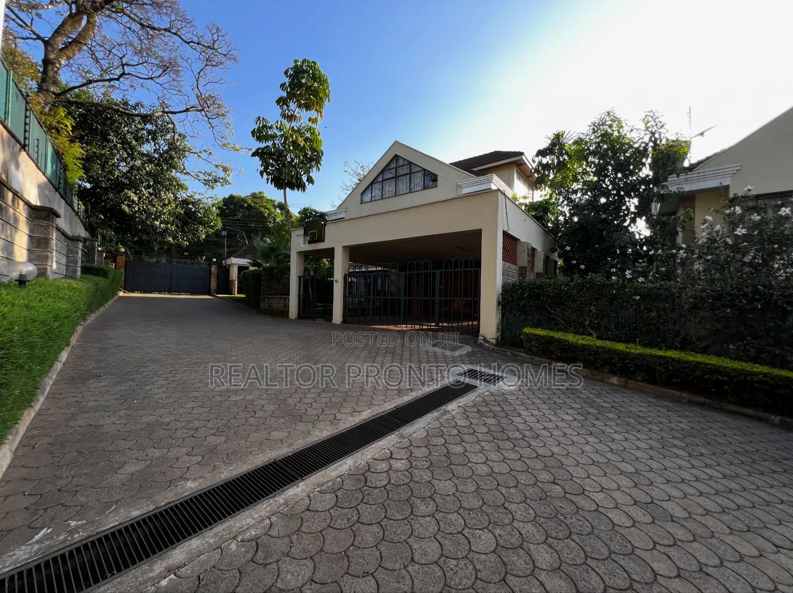 5bdrm Townhouse/Terrace in Lavington, Muthangari for sale