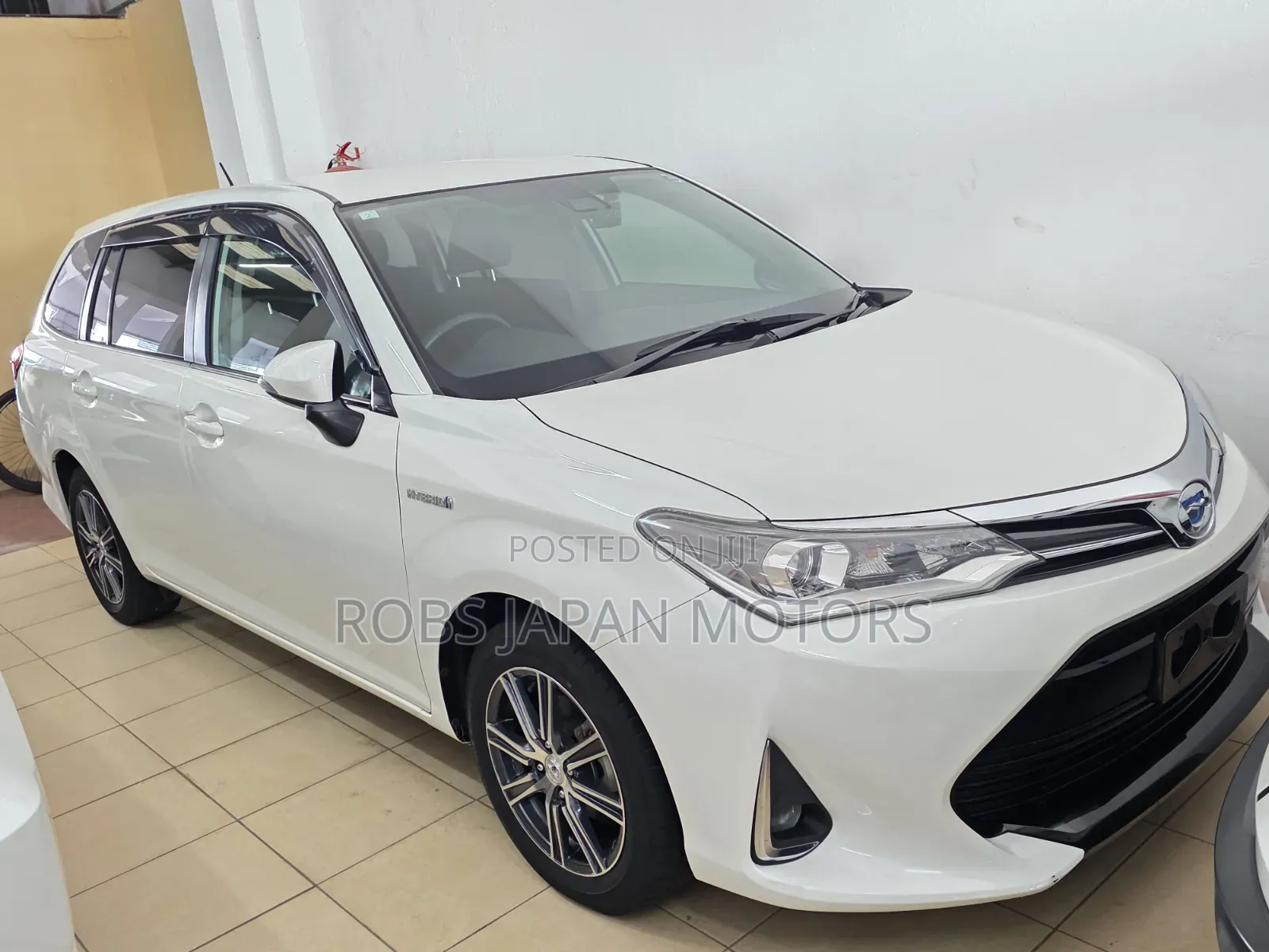 Toyota Corolla Fielder 1.5 Hybrid FWD 2019 White
