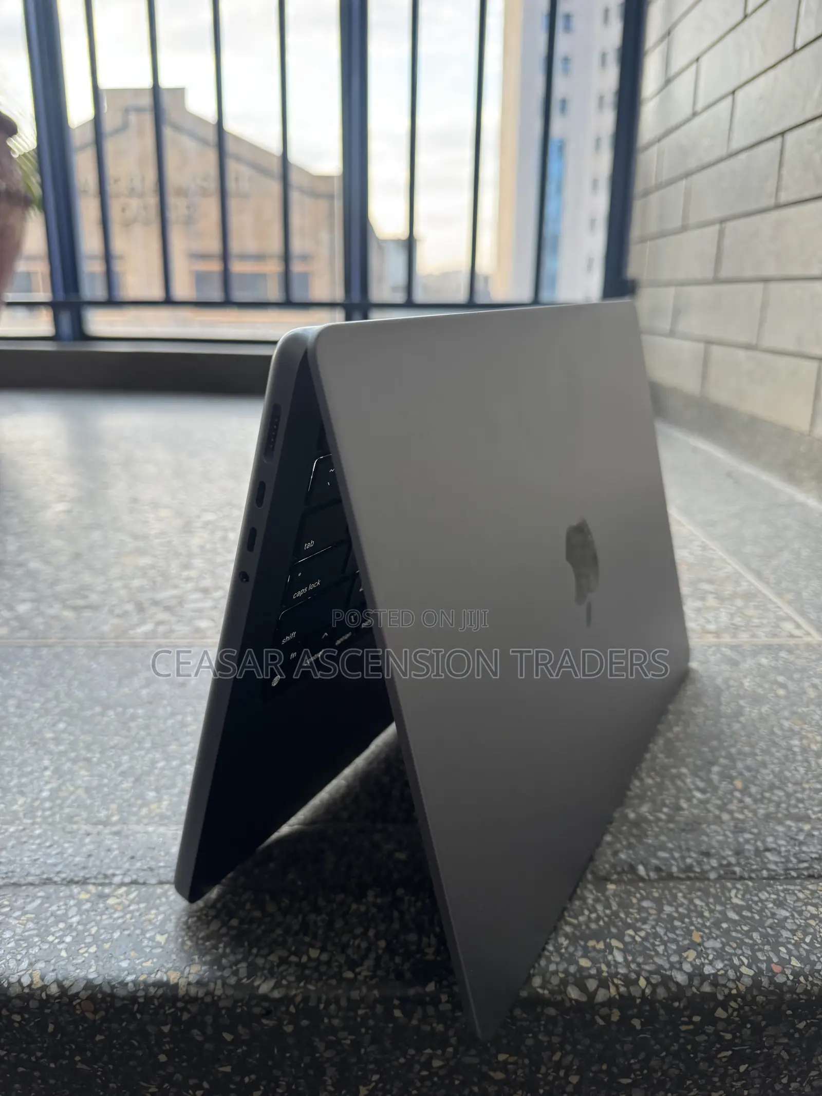 Laptop Apple MacBook Pro 2021 M1 16GB Apple M1 Pro SSD 1T