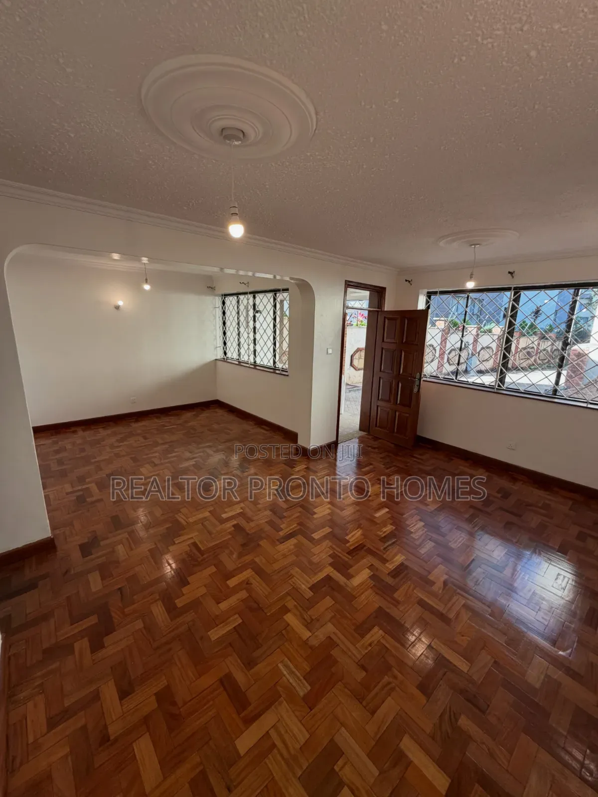 4bdrm Maisonette in Lavington, Valley Arcade for sale