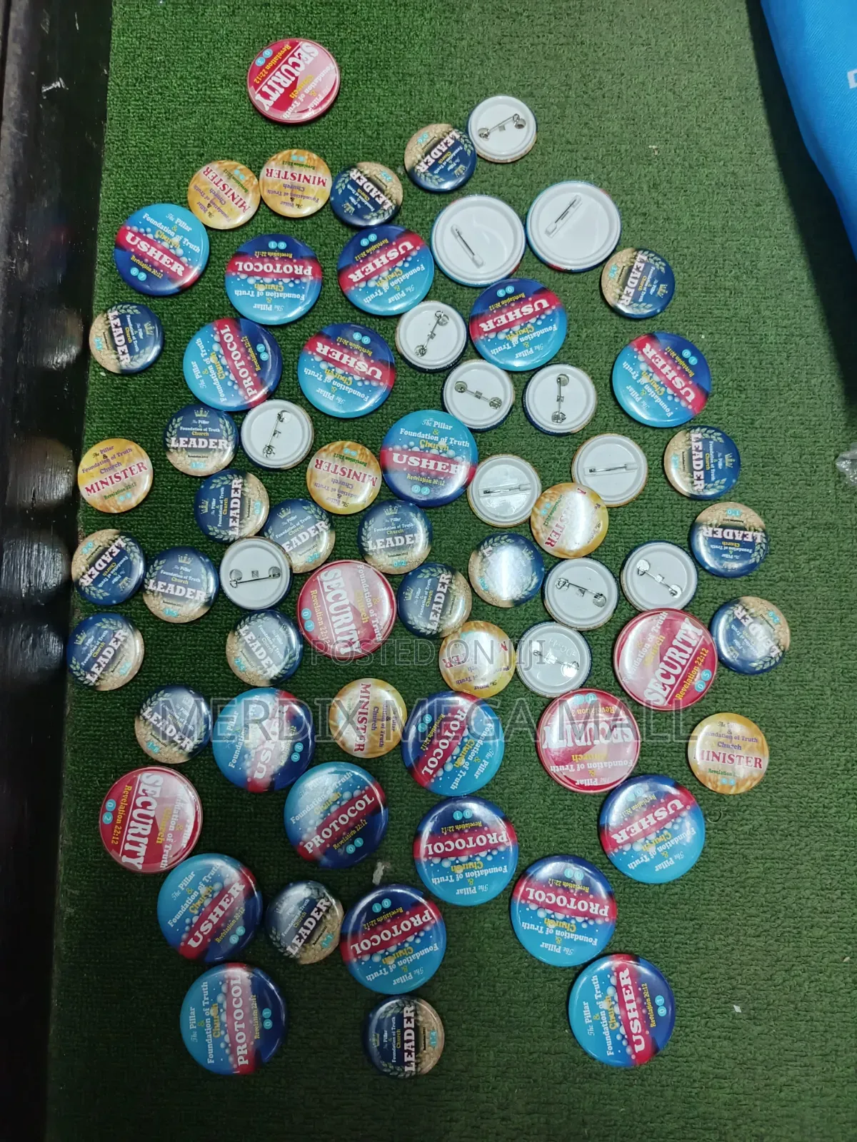T24-R001C,Button Badges, Badges