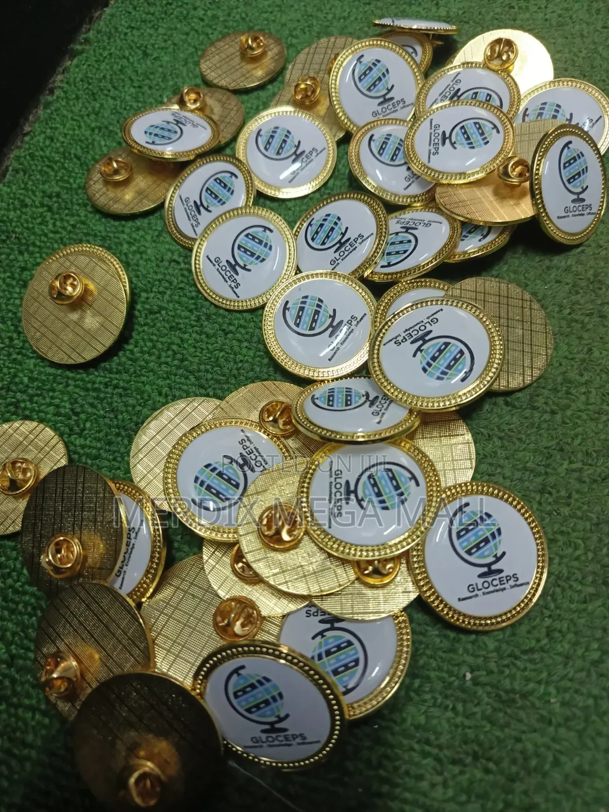 T24-R002B,Branded 3cm Lapel Pins,lapel Pins